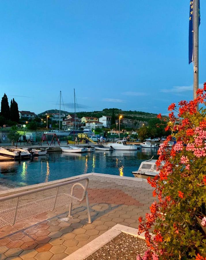 Apartment Remi, Penthouse With Balcony, Free Parking Marina Extérieur photo