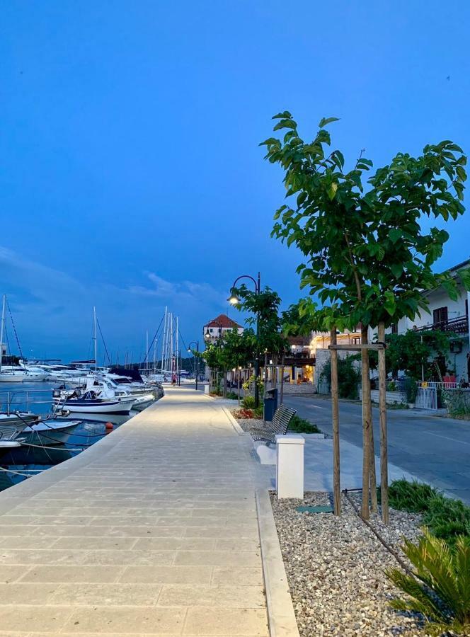 Apartment Remi, Penthouse With Balcony, Free Parking Marina Extérieur photo